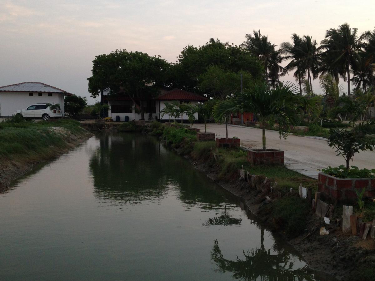 Anoleth Hotel Kalpitiya Exterior photo